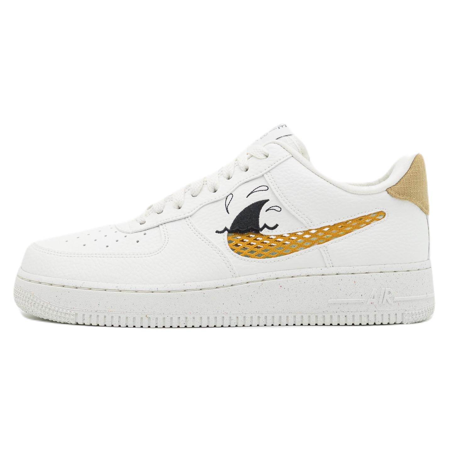 

Кроссовки Nike Air Force 1 '07 LV8 NN NSC, белый/золотой/черный