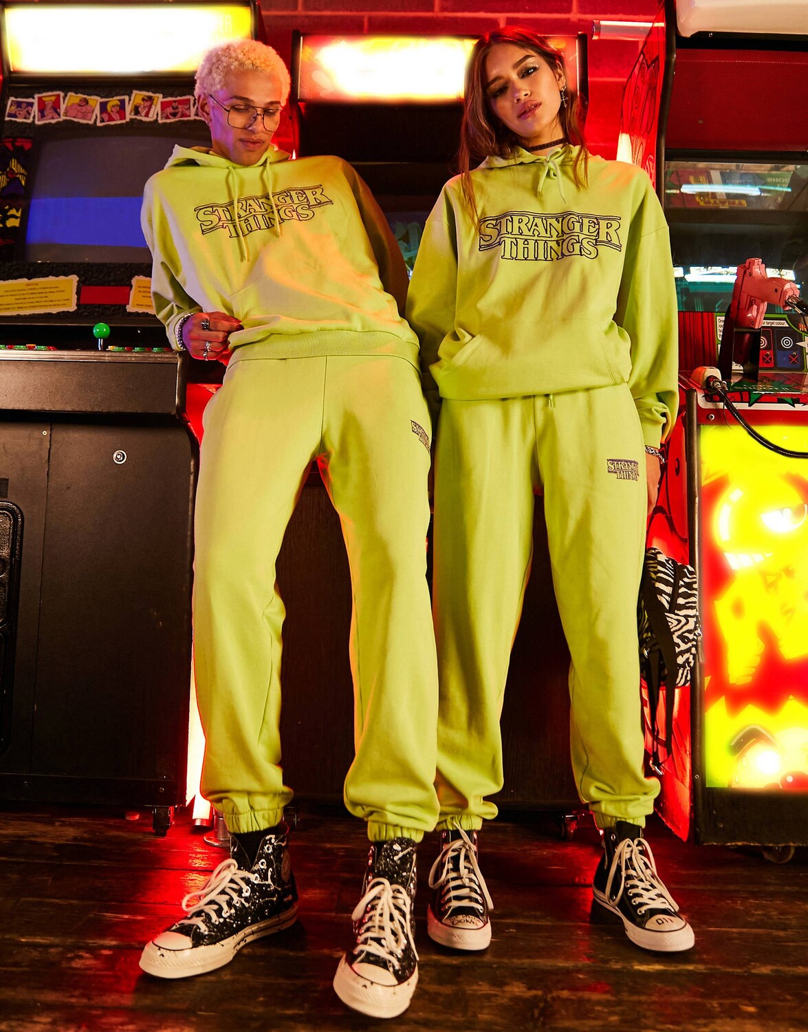 

Выбеленные желтые джоггеры унисекс с логотипом Reclaimed Vintage x Stranger Things, Желтый