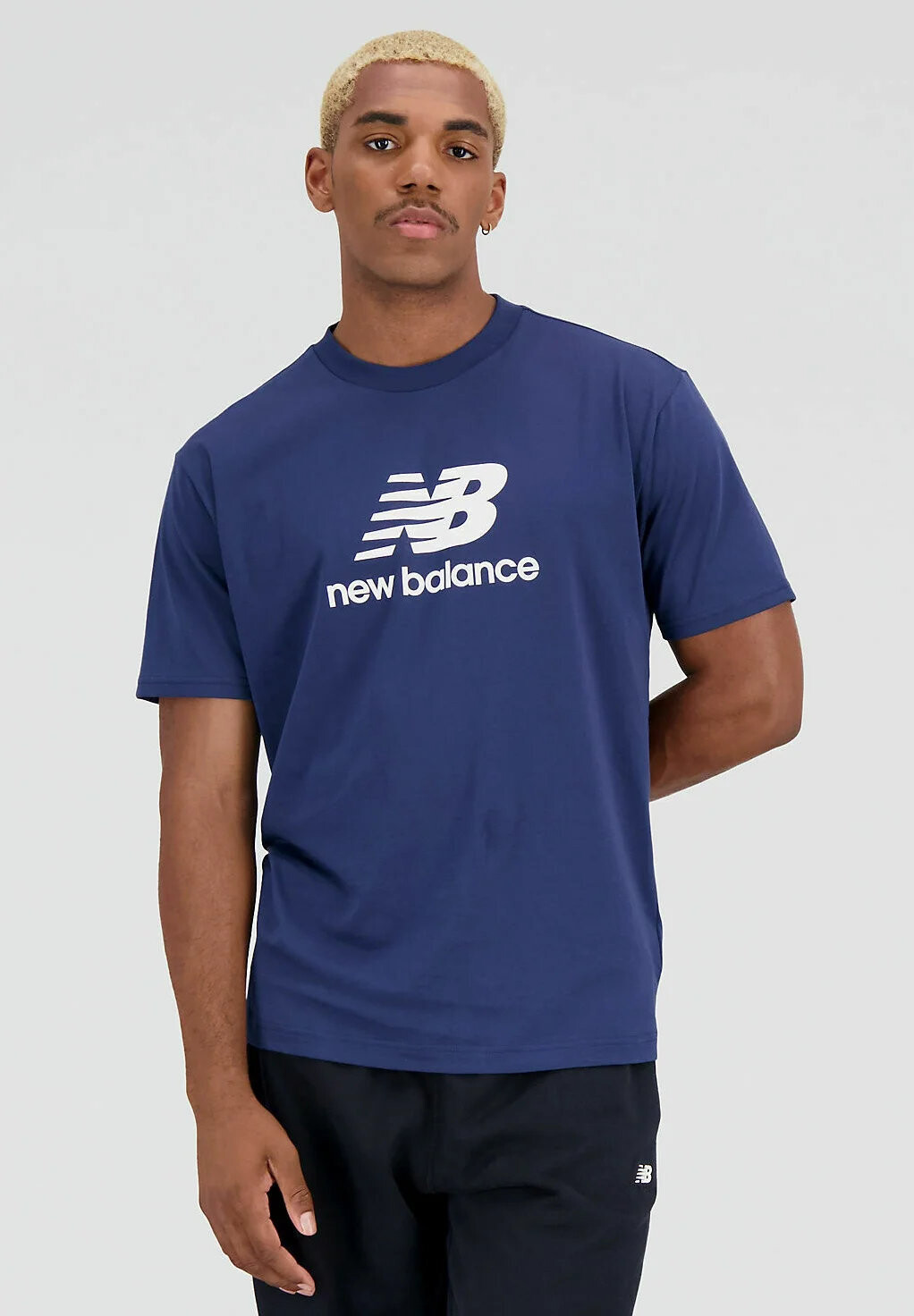 

Футболка New Balance Essentials Logo, синий