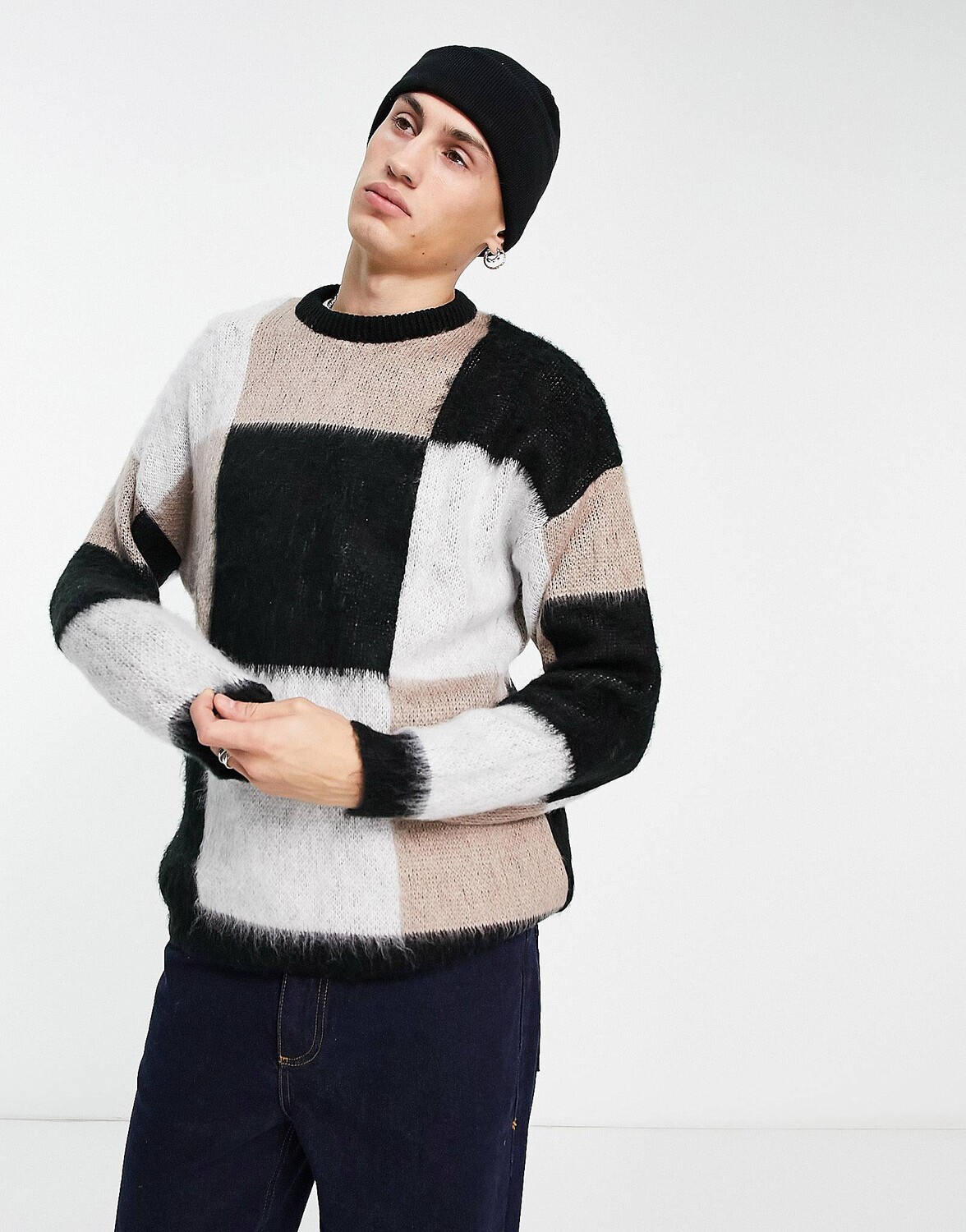 

Черно-бело-бежевый пушистый джемпер в клетку ASOS DESIGN, Черный