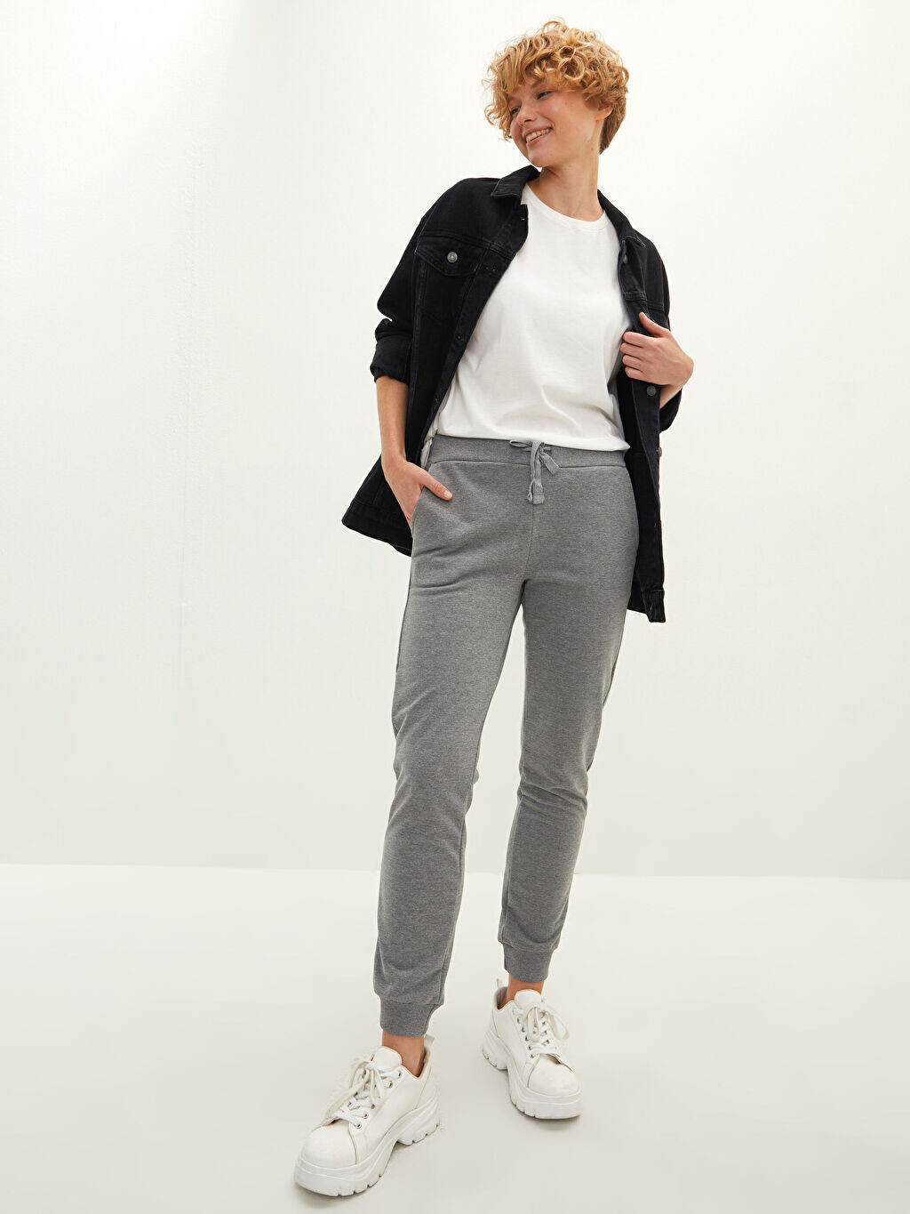 

Женские спортивные штаны с эластичной резинкой на талии и карманами LCW Casual