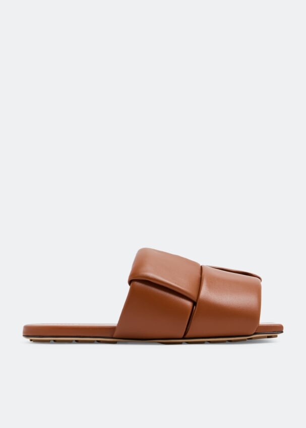 

Сандалии BOTTEGA VENETA Patch flat mules, коричневый