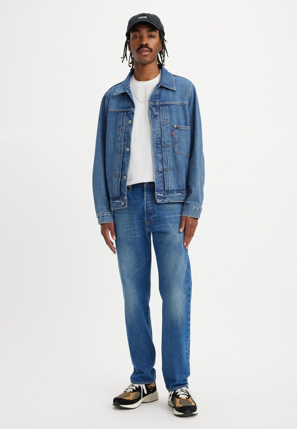 

Джинсы-сигареты Levi's, поездка призрака