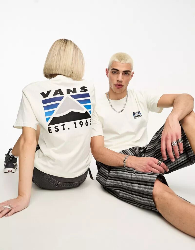 

Кремовая футболка унисекс Vans с горным принтом на спине, эксклюзивно для ASOS