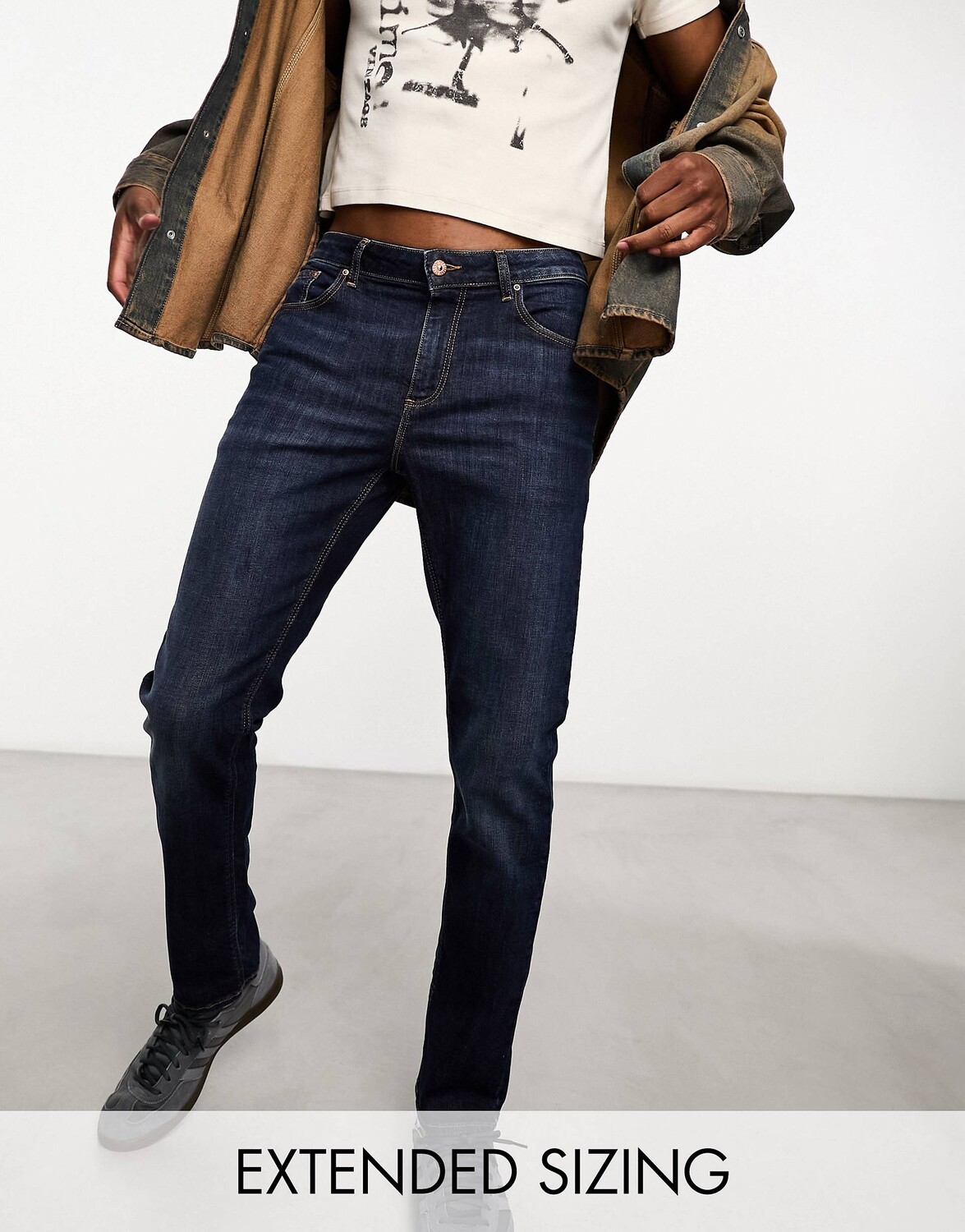 

Темно-синие зауженные джинсы ASOS DESIGN