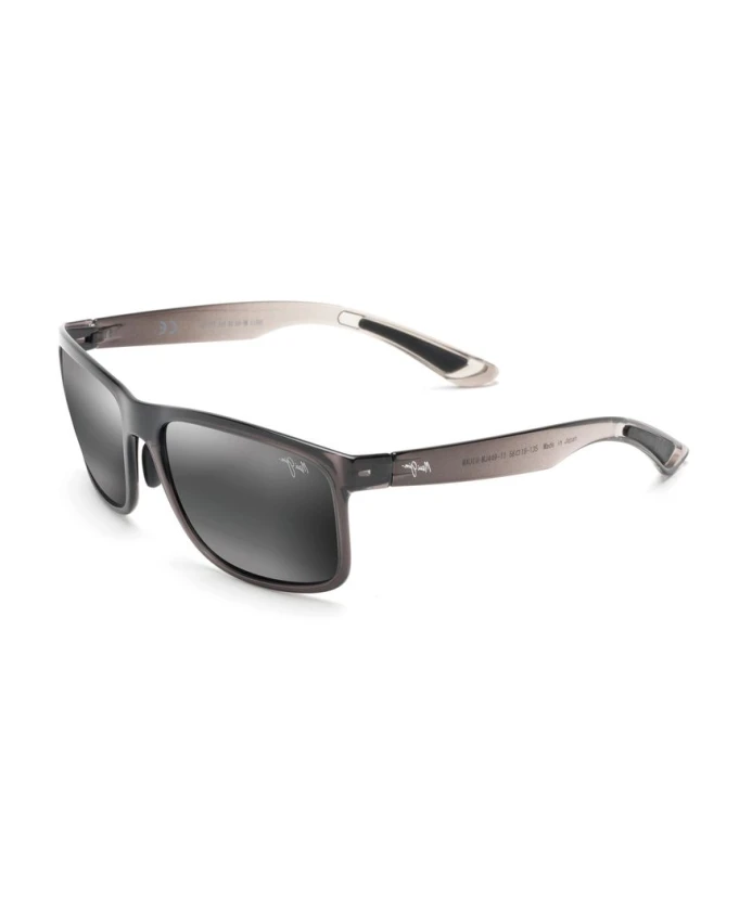 

Стильные солнцезащитные очки для приключений на природе. Maui Jim, черный