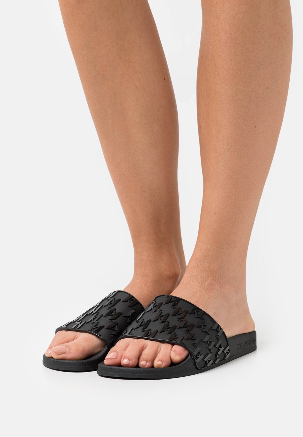 

Тапочки Kondo Monogram Slide KARL LAGERFELD, черный