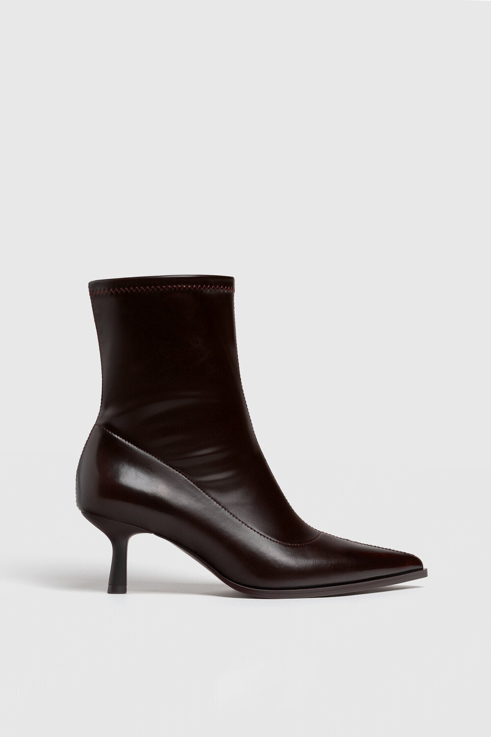 

Ботильоны на шпильке с эластичной лодыжкой Stradivarius, коричневый