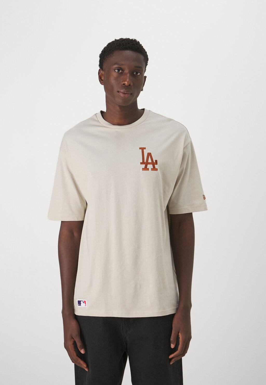 

Team Mlb Los Angeles Dodgers League Essentials Tee New Era, цвет stone/brown