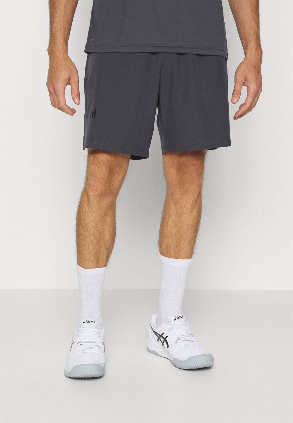 

Спортивные шорты Hummel