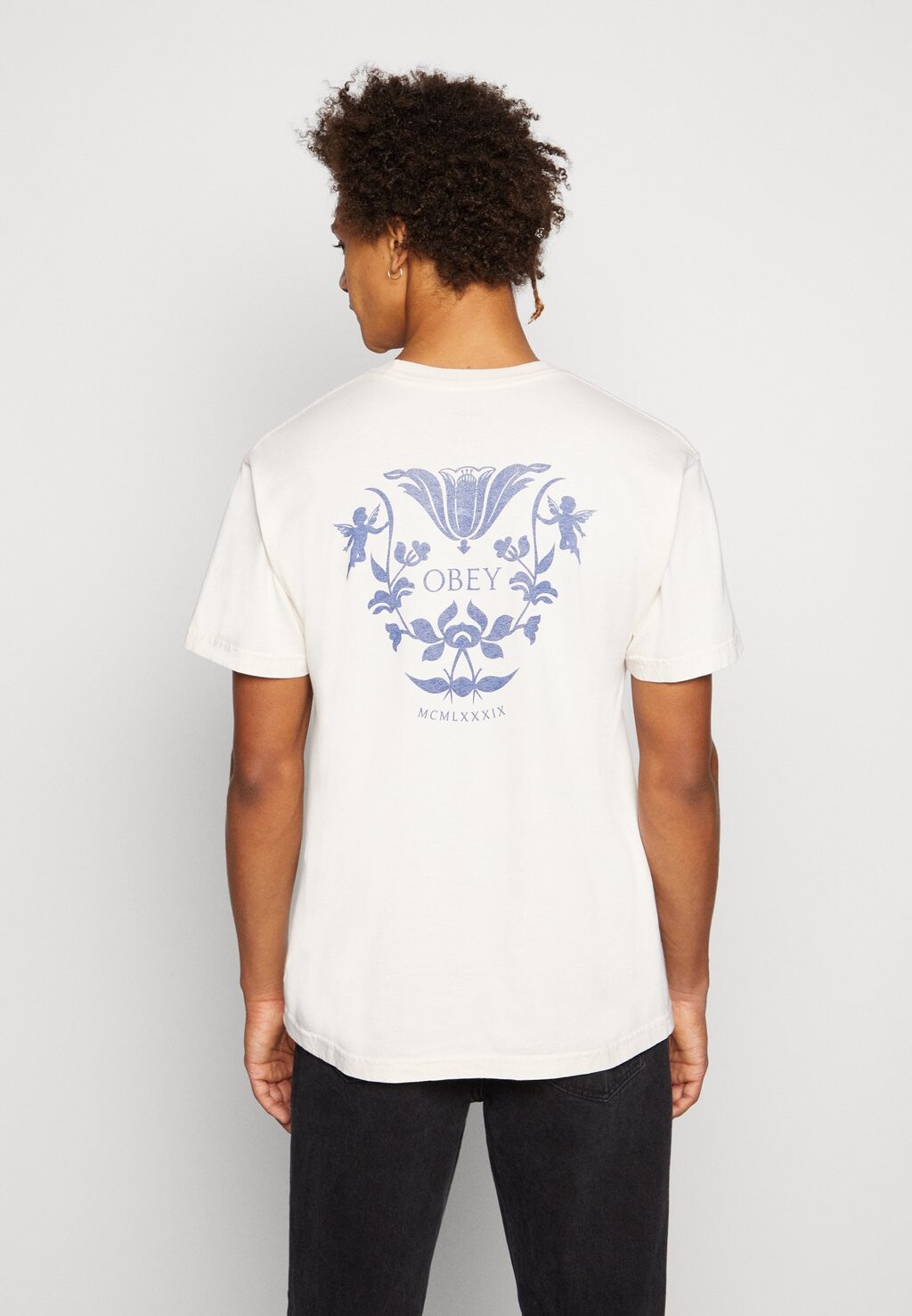 

Футболка с принтом Obey Clothing, молочный