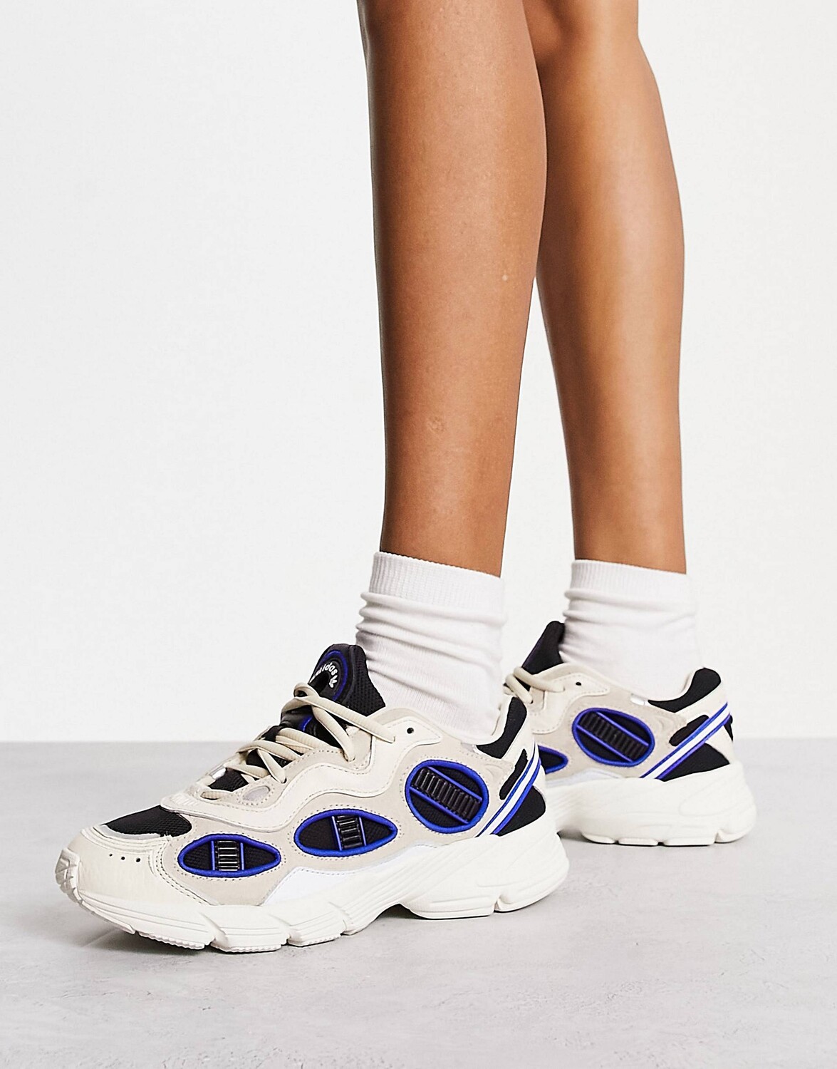 

Бело-черные кроссовки adidas Originals Astir SN, Черный