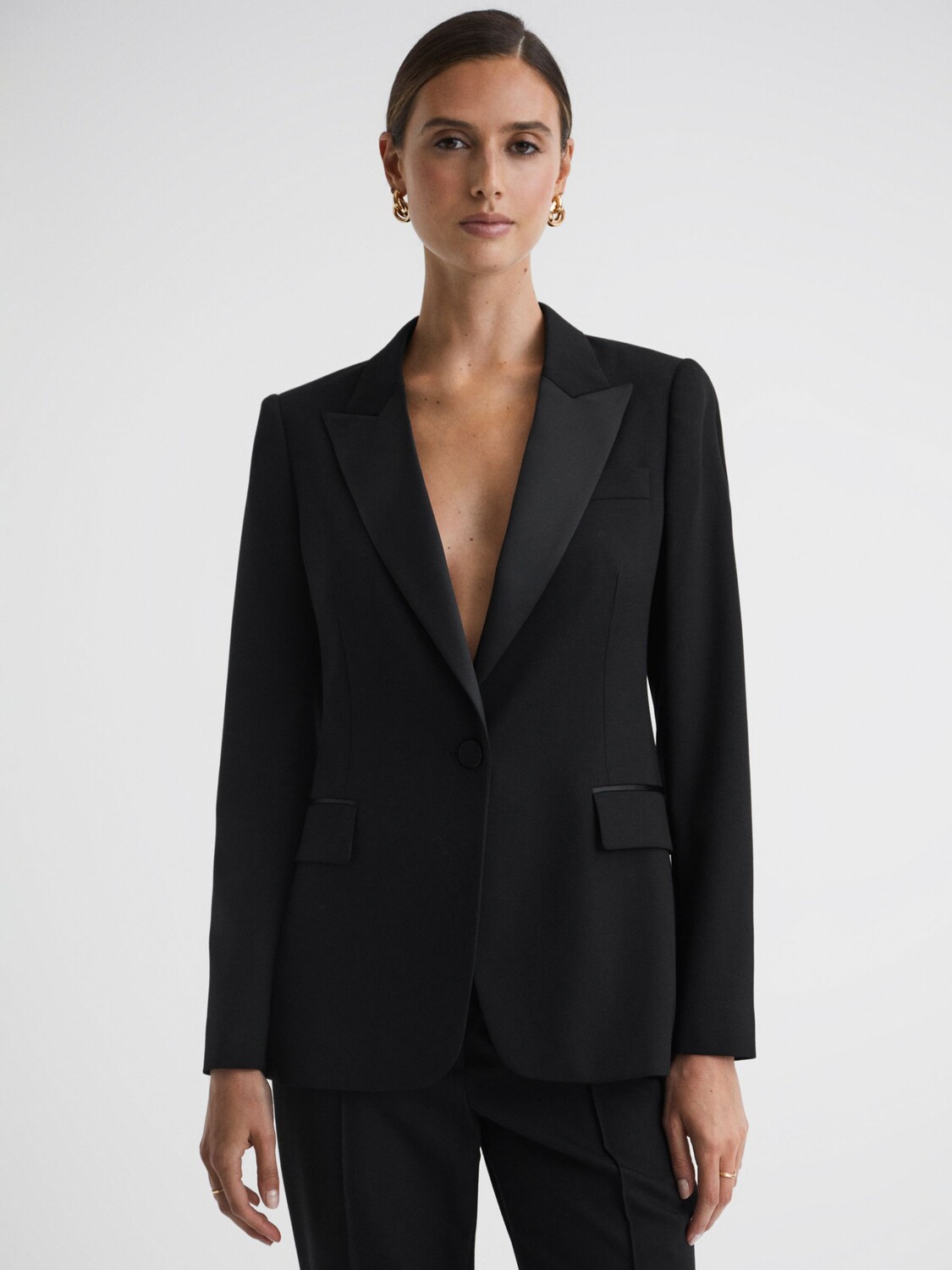 

Атласный пиджак-смокинг Alia с лацканами Reiss, черный