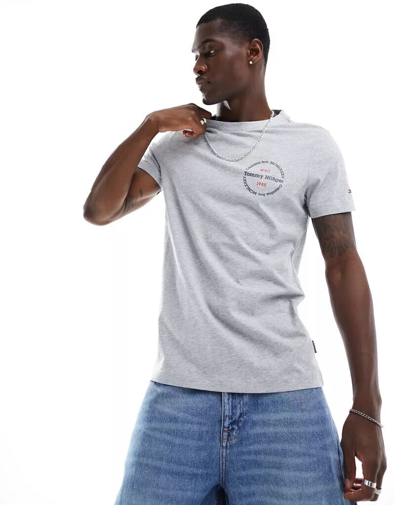 

Светло-серая футболка с круглым вырезом Tommy Hilfiger hilfiger, Серый
