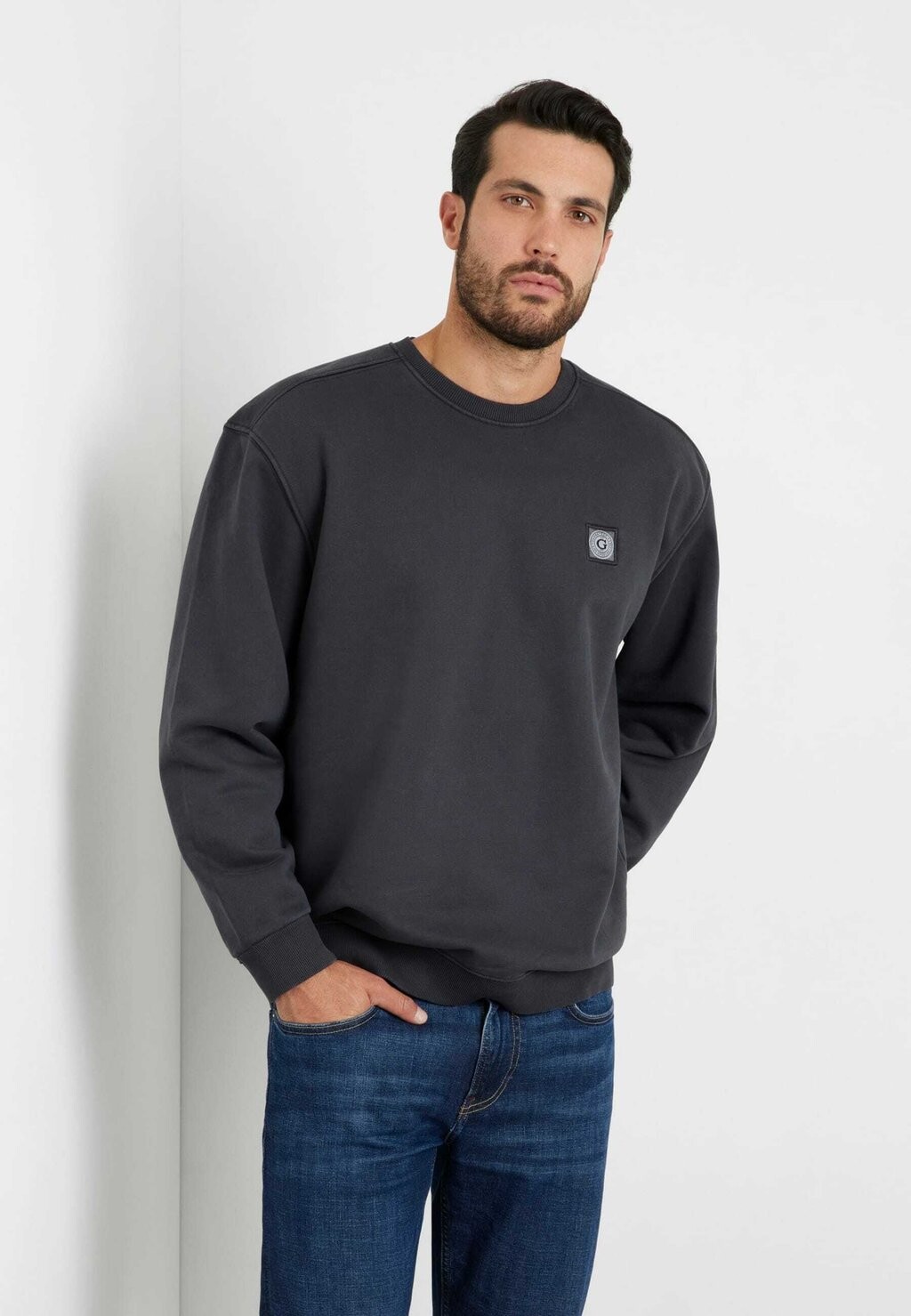 

Спортивный свитер LOGO Guess, антрацит