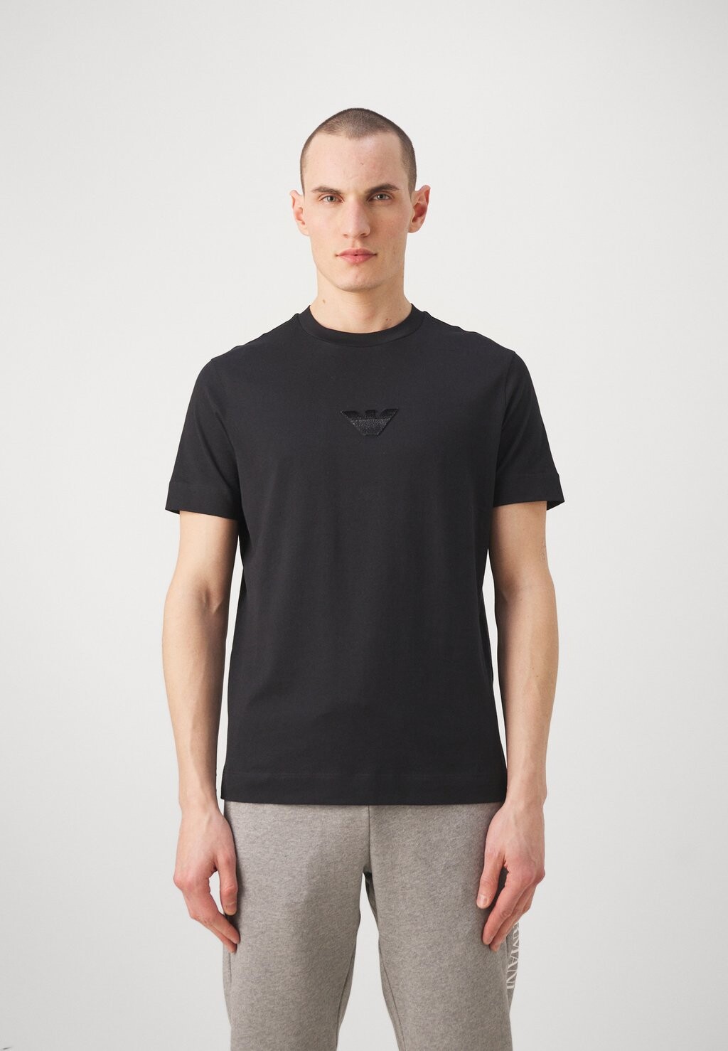 

Футболка базовая Emporio Armani, цвет nero