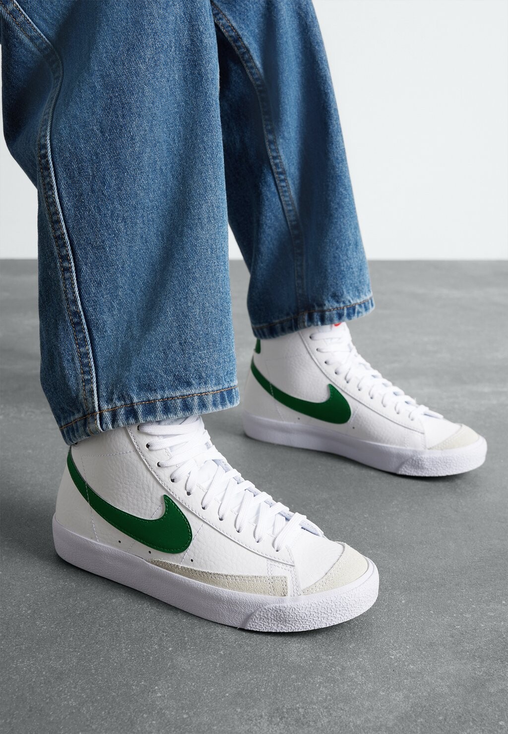 

Кроссовки altas Nike БЛЕЙЗЕР MID '77, цвет white/pine green/black