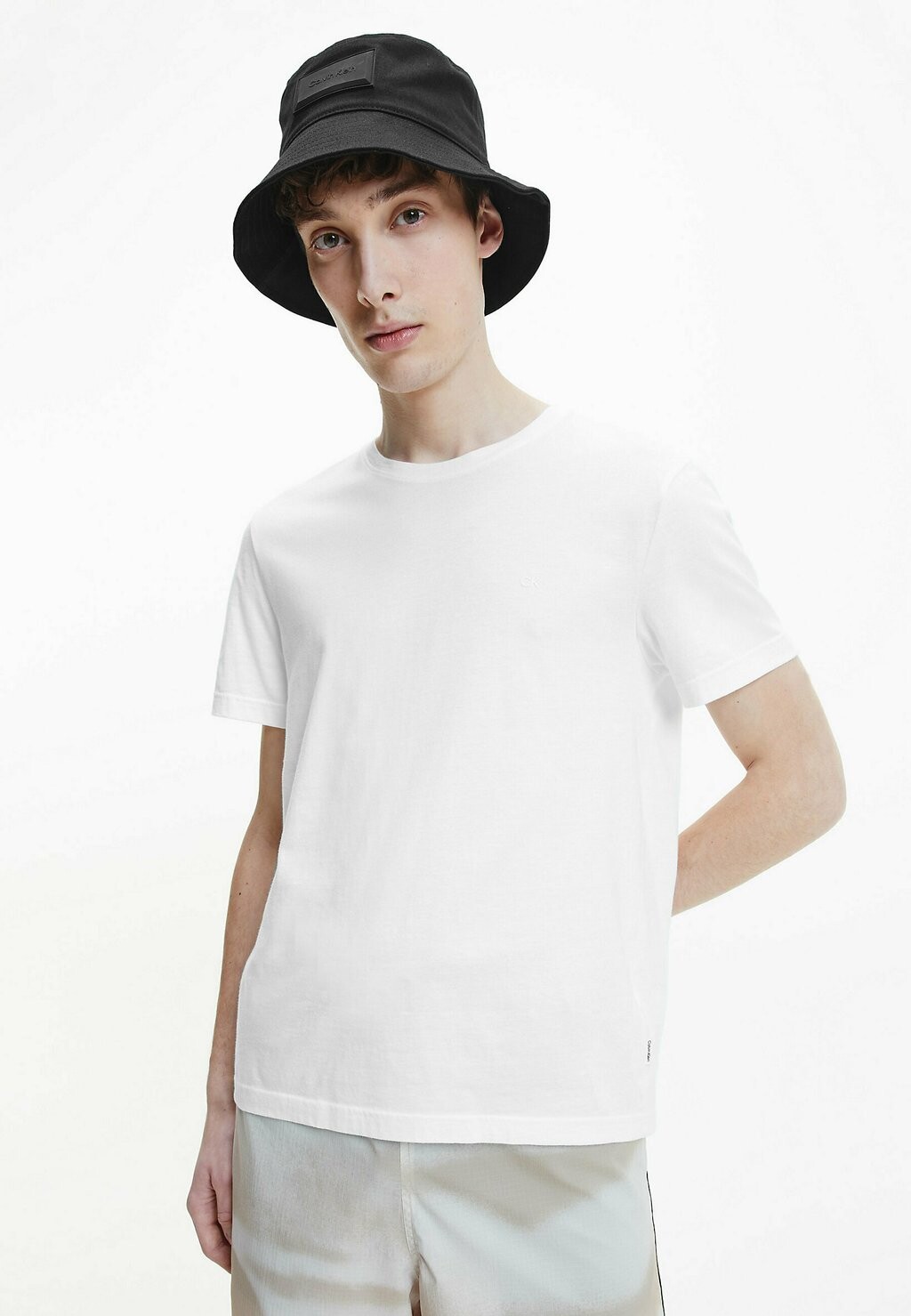 

Базовая футболка Calvin Klein, белый