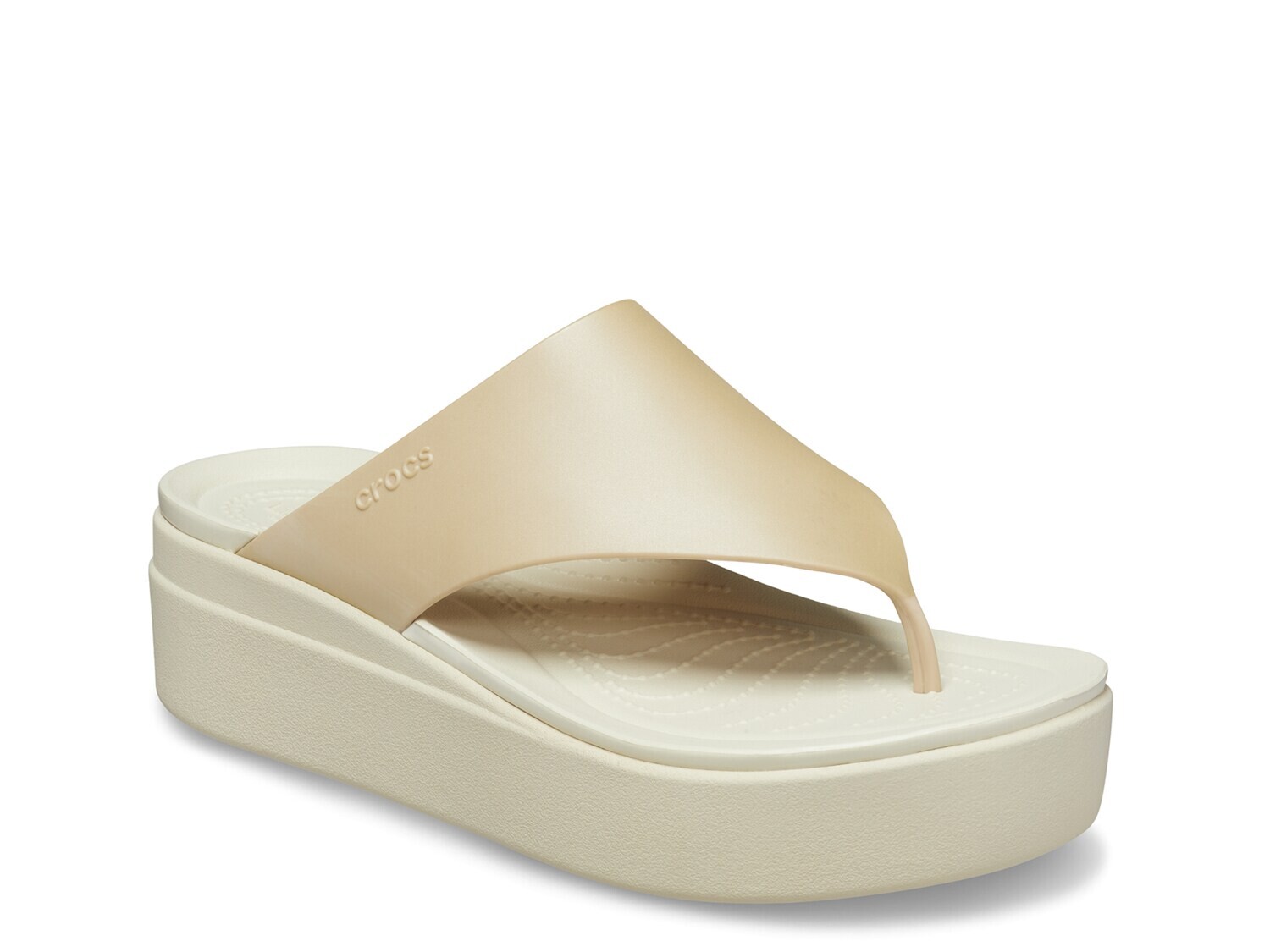 

Босоножки Crocs Brooklyn на низкой танкетке, золотой