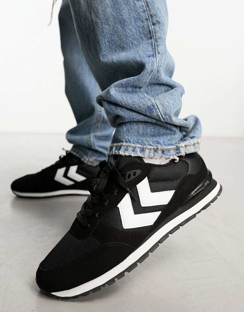 

Черные кроссовки для бега Hummel Monaco 86