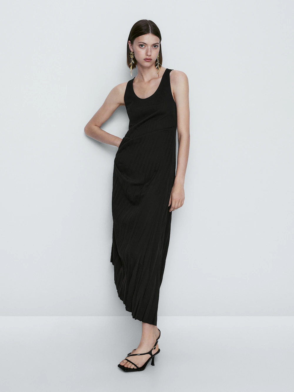 

Платье Massimo Dutti Pleated, черный