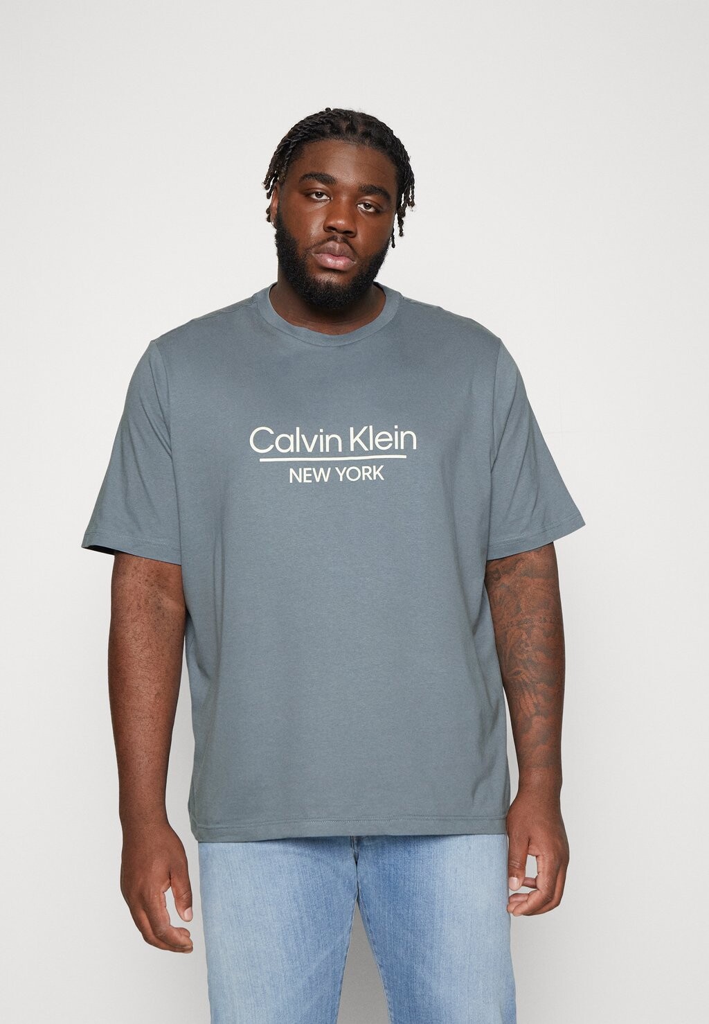 

Футболка с принтом Calvin Klein, серо-голубой