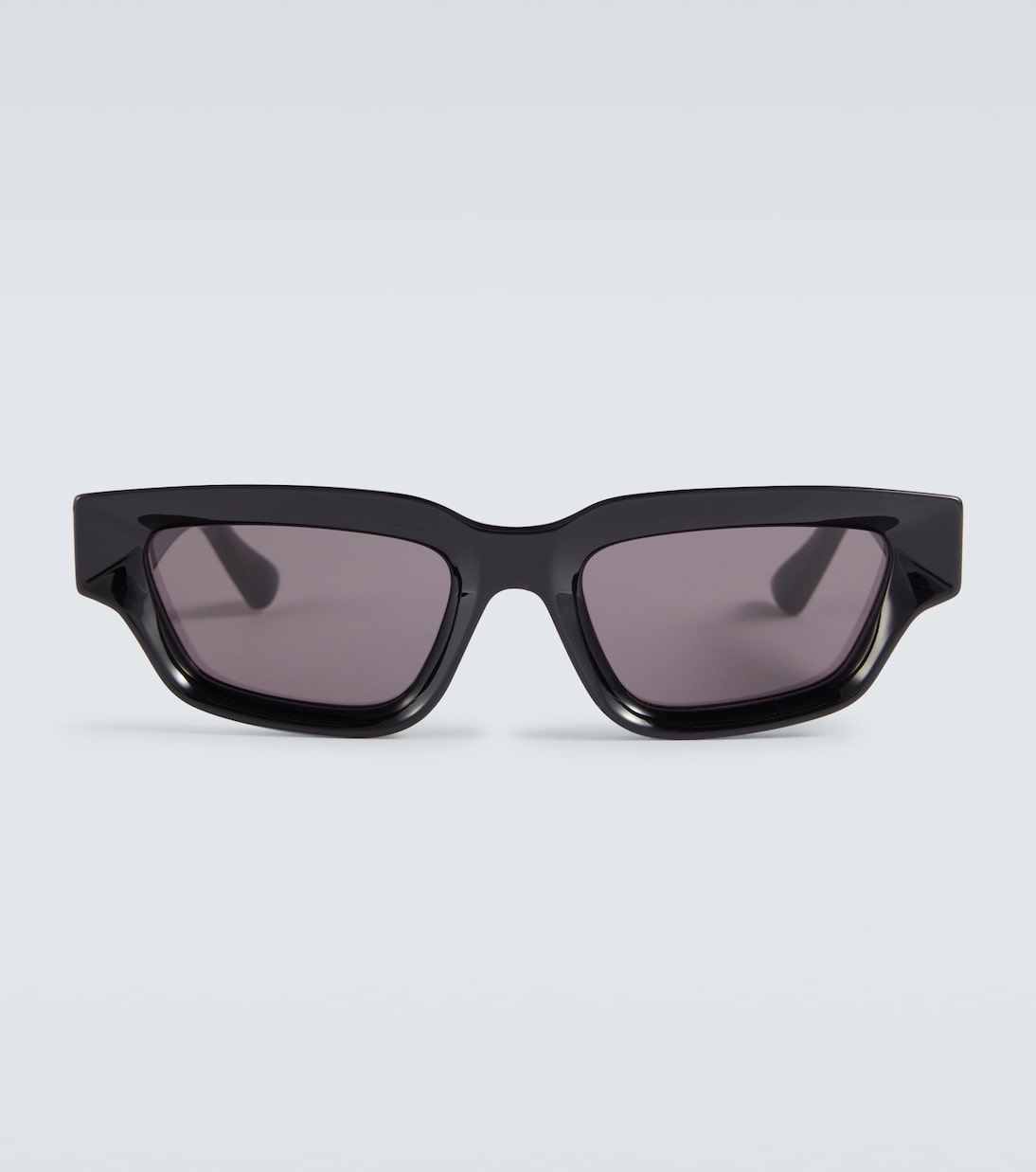 цена Острые квадратные солнцезащитные очки Bottega Veneta, черный