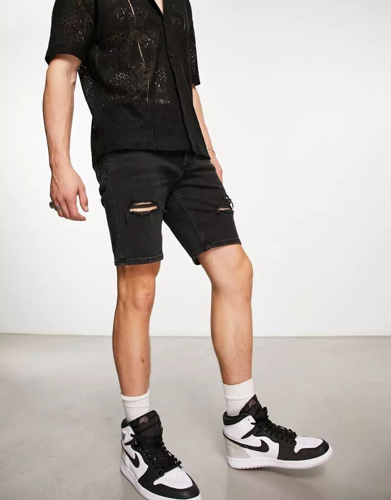 

Черные рваные джинсовые шорты Bershka