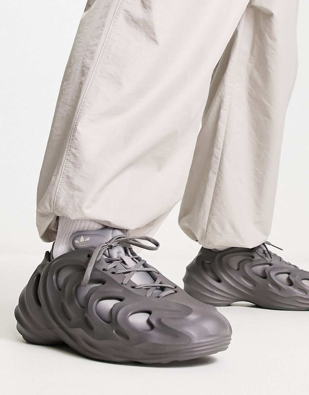 

Серые кроссовки adidas Originals Fom Quake, Серый