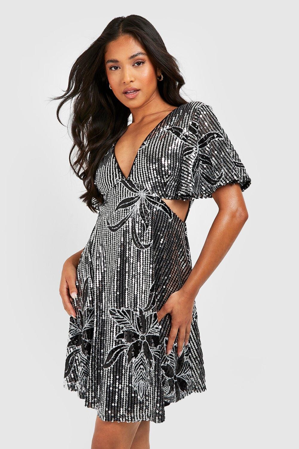 

Маленькое мини-платье с рукавами-ангелами и цветочными пайетками Boohoo, черный