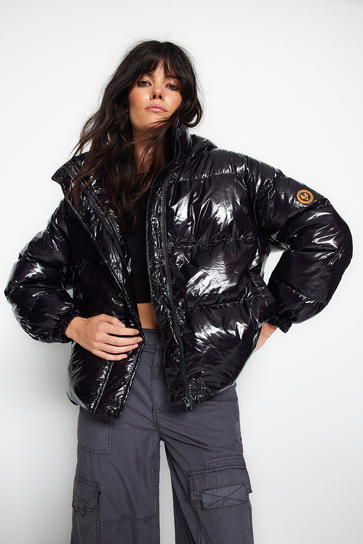 Куртка-пуховик Trendyol оверсайз водоотталкивающая с капюшоном, черный цена и фото