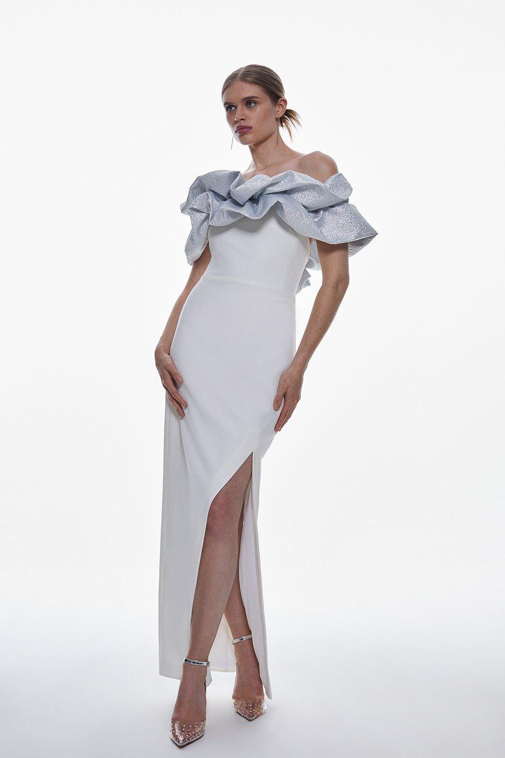 Платье макси из структурированного креп-жаккарда с рюшами и бардо Karen Millen, белый