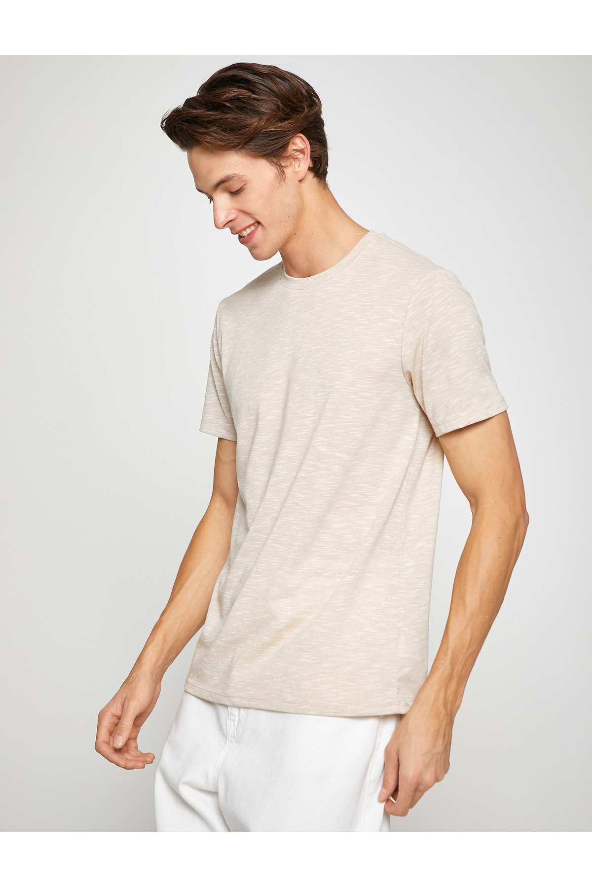 Базовая футболка с круглым вырезом приталенного кроя Koton, экрю фото