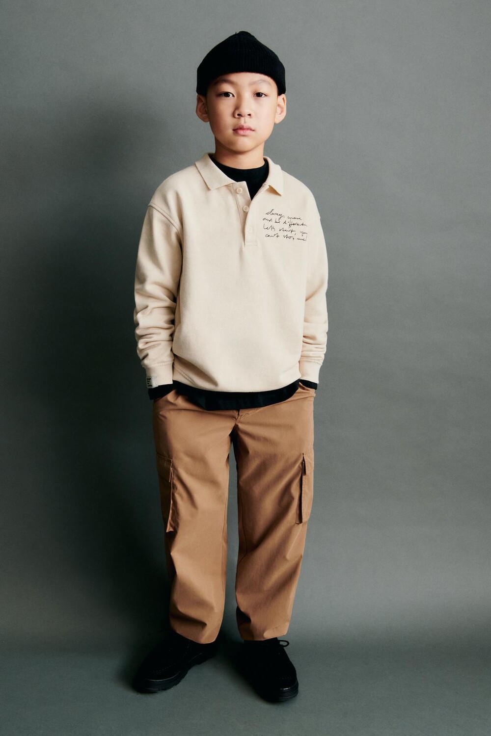 

Свитшот поло с лознаном ZARA, экрю