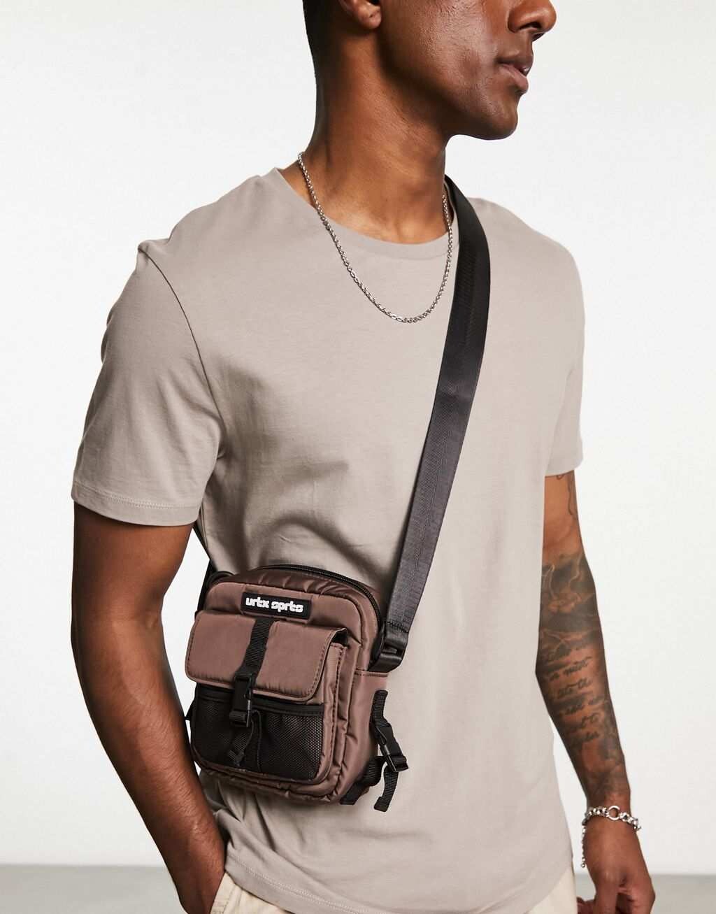

Коричневая техническая сумка через плечо ASOS DESIGN