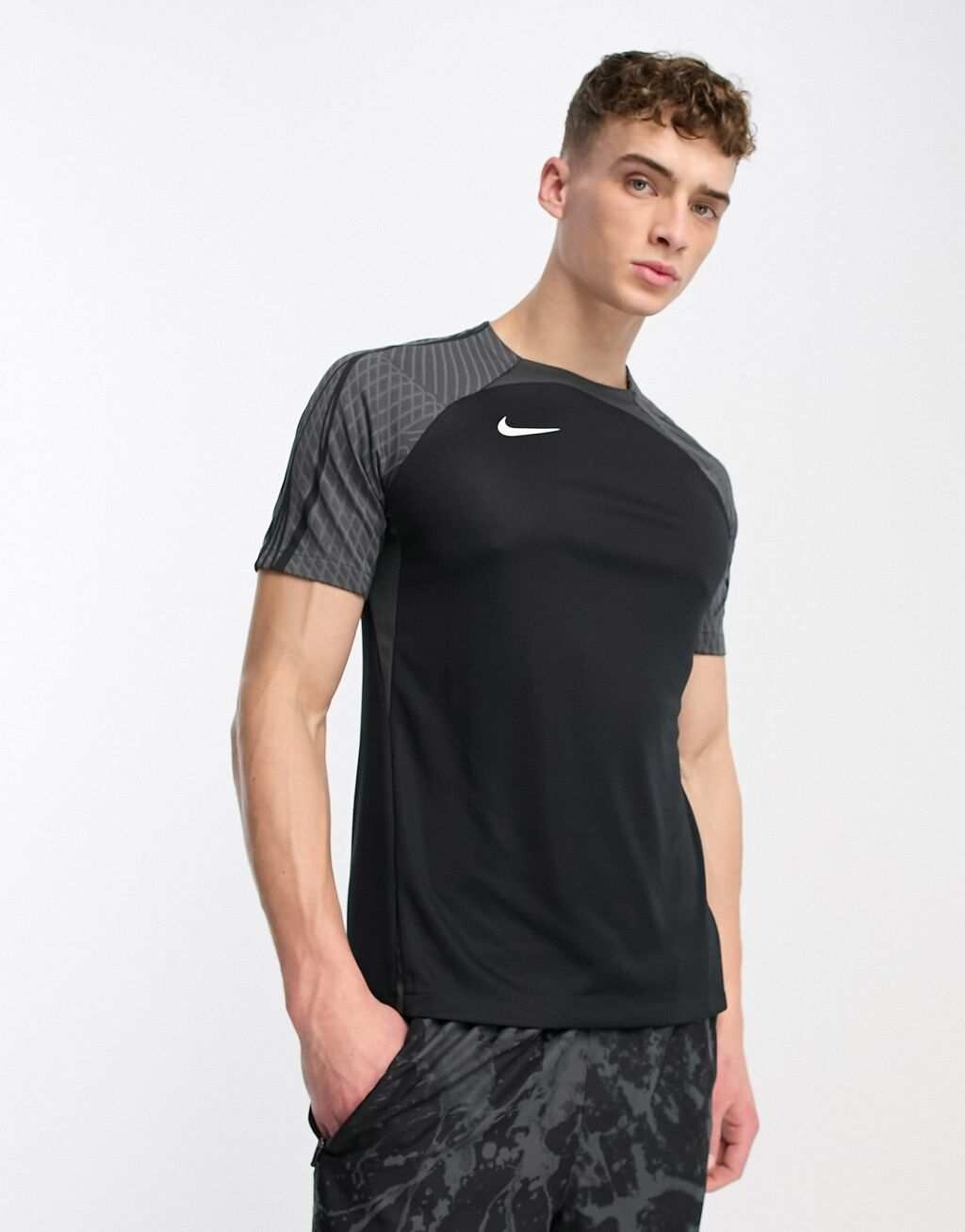 

Черная футболка со вставками Nike Football Strike Dri-FIT
