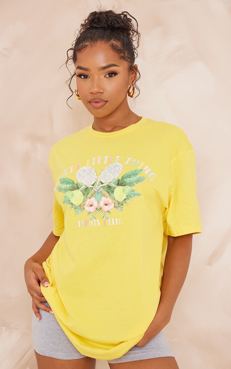 

PrettyLittleThing Футболка оверсайз с лимонным цветочным принтом Tennis Club