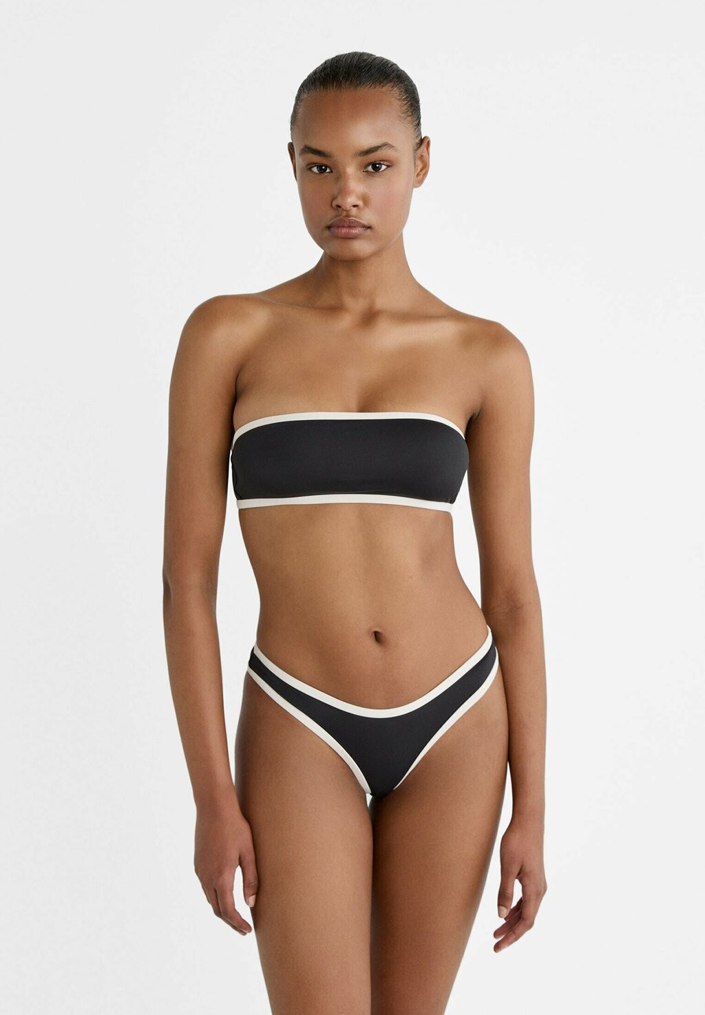 

Верх бикини CONTRAST BANDEAU Stradivarius, цвет black