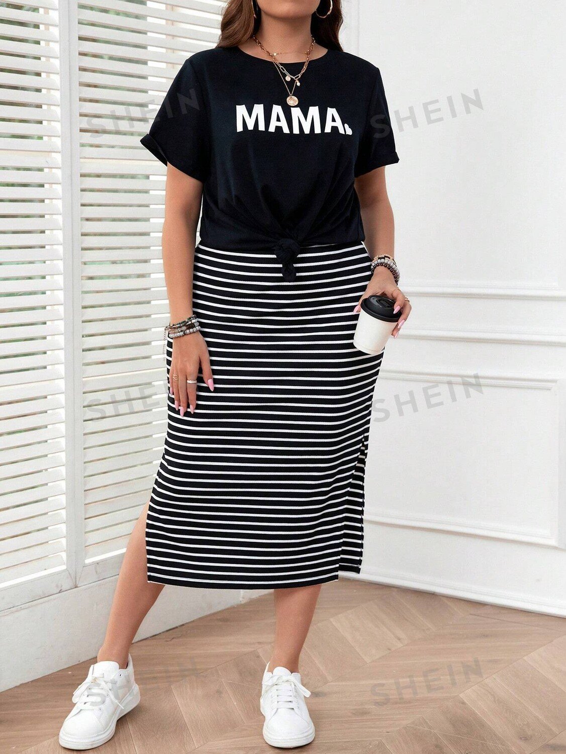 

LUNE MAMA & Kids Mommy: Комплект из юбки с эластичной резинкой в ​​черно-белую полоску и 2 футболок больших размеров с принтами Shein, черно-белый