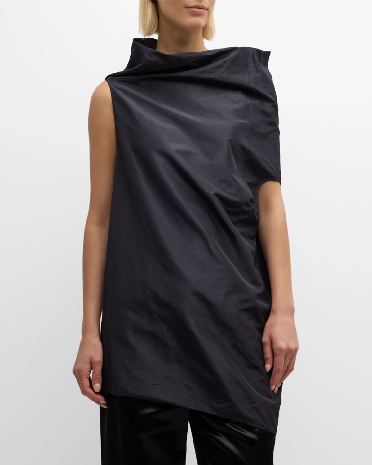 

Асимметричный топ из органзы с драпировкой Aria THE ROW, цвет Black
