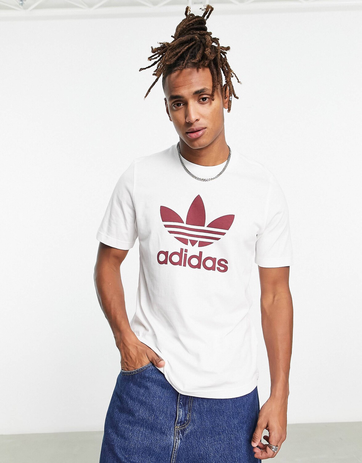 

Белая футболка с крупным трилистником adidas Originals adicolor