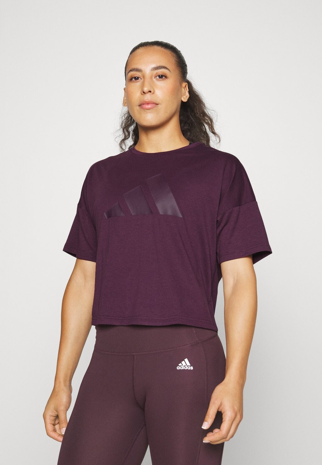 

Спортивная футболка Adidas, темно-бордовый, Красный