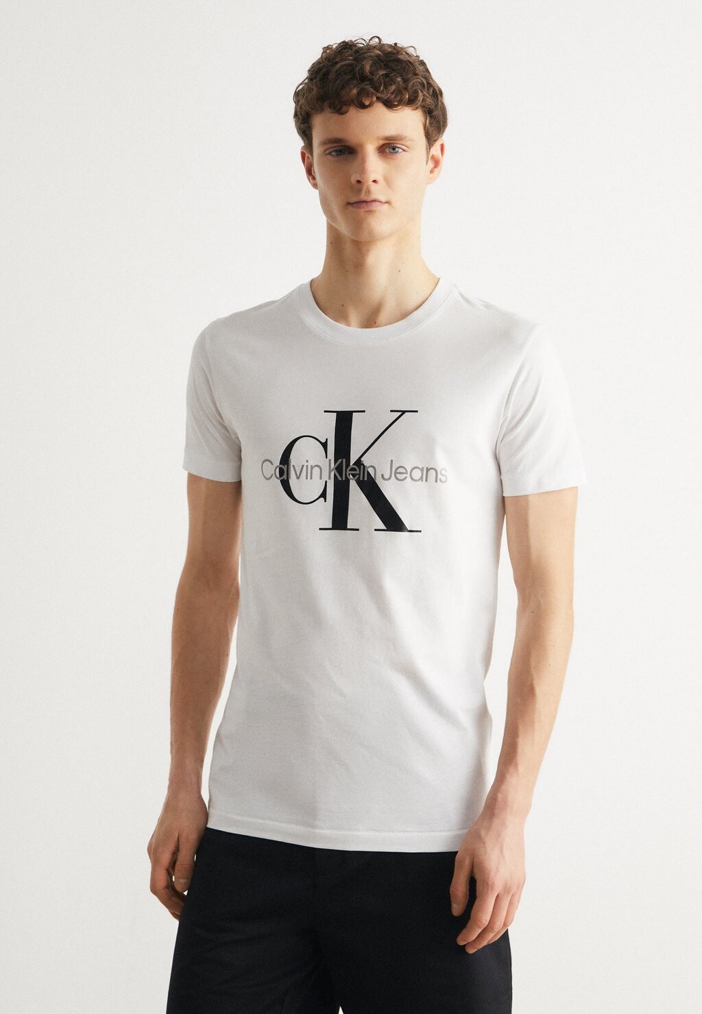 

Футболка с принтом Calvin Klein Jeans, белый