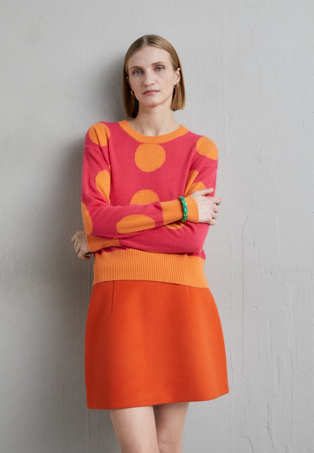 

Свитер Cashmere Polka Dot Crew KNITID, цвет clementine/hot rose