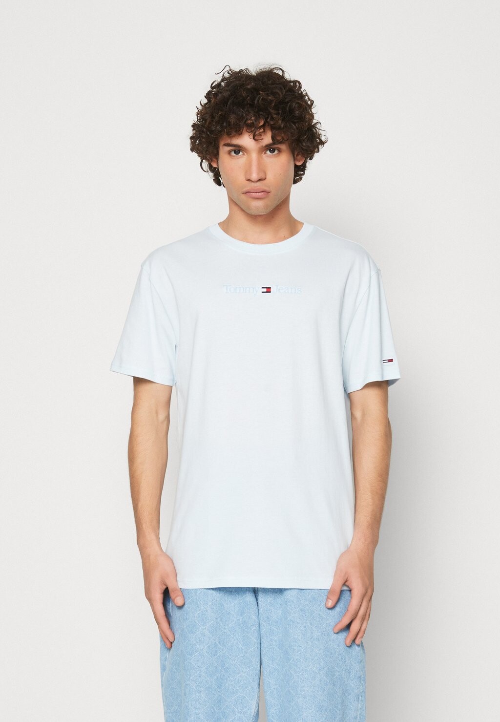 

Футболка с принтом Tommy Jeans, светло-синий