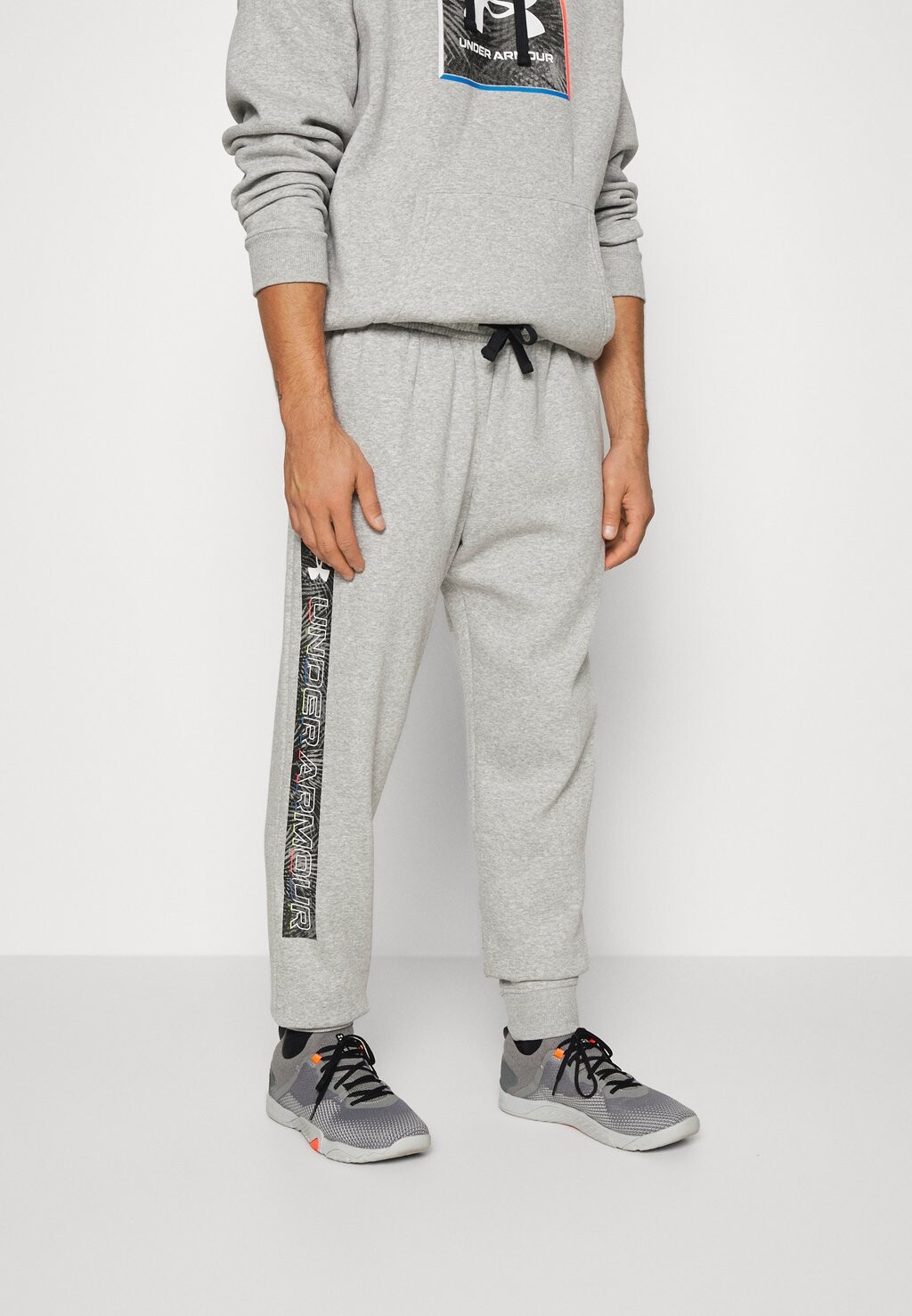 Спортивные брюки Rival Graphic Jogger Under Armour, цвет gray light heather/black печатающая головка hp 70 c9407a photo black light gray printhead