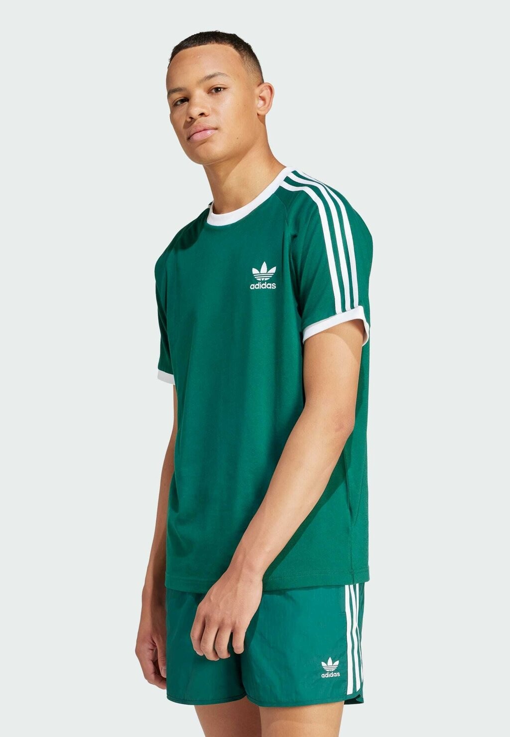 

Футболка с принтом 3-Stripes Tee adidas Originals, цвет collegiate green
