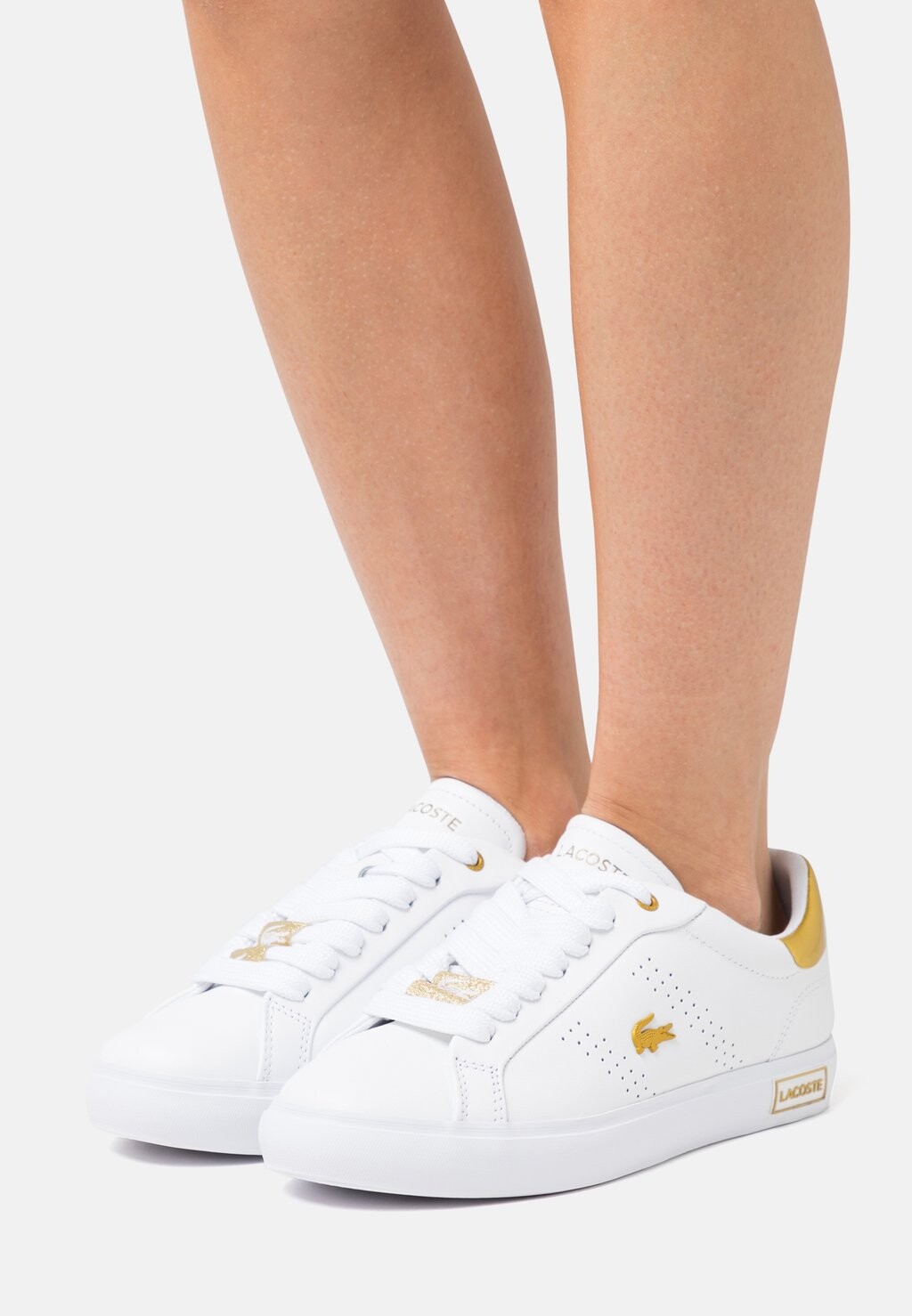 

Кроссовки Lacoste Powercourt, белый / золотой