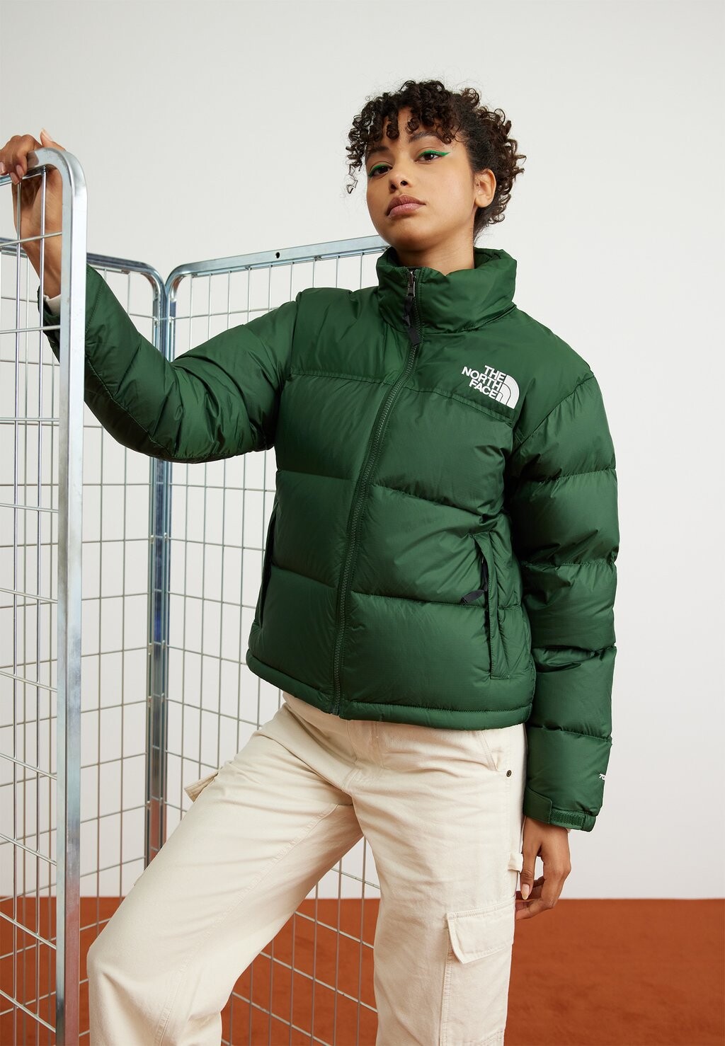 

Пуховик RETRO NUPTSE JACKET The North Face, цвет pine needle