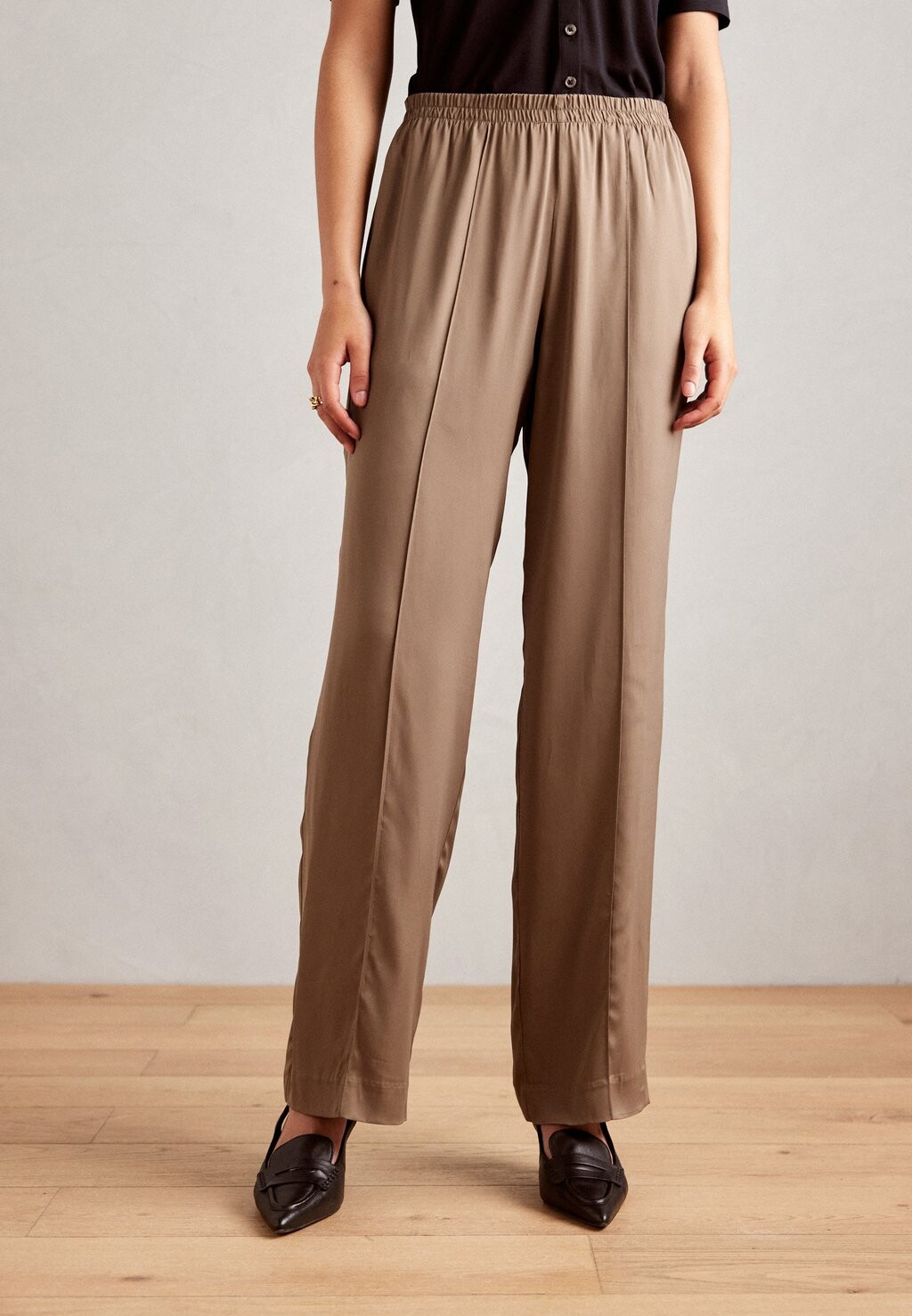 

Брюки PANTS FLUENT JOGGER PLEAT DETAIL ELASTIC WAIST Marc O'Polo, коньяк
